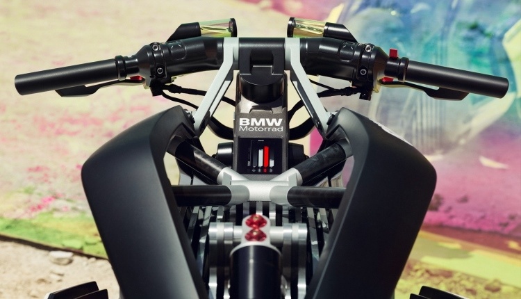 BMW намекает на будущее электрических мотоциклов, демонстрируя концепт Motorrad Vision DC Roadster