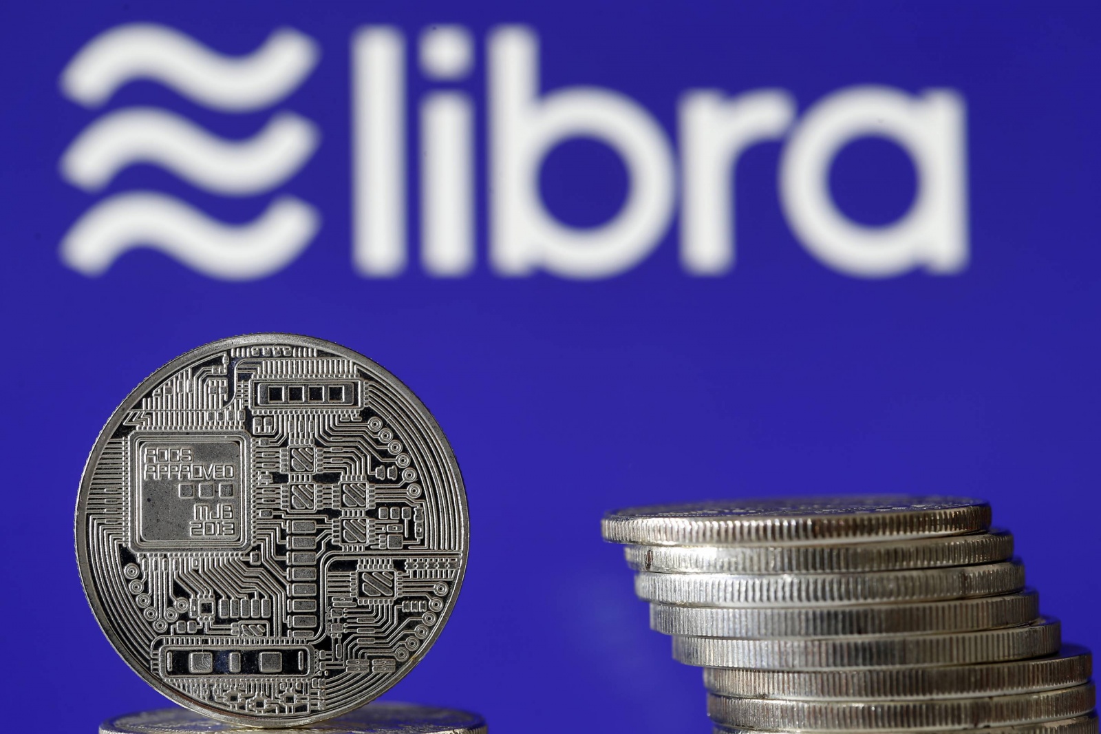 Чиновники и партнеры Facebook сомневаются в криптовалюте Libra - 1