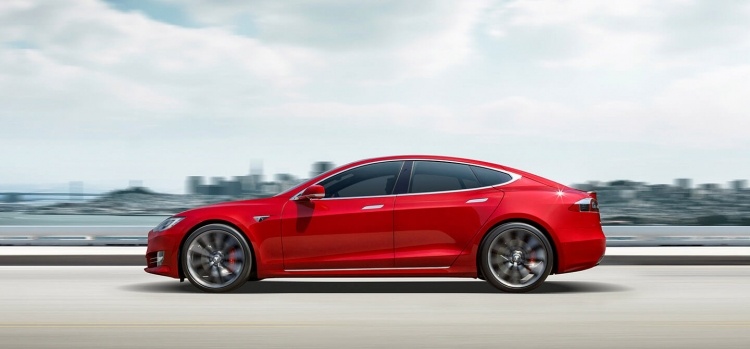 Илон Маск опроверг слуги о выходе обновлений Tesla Model S или Model X