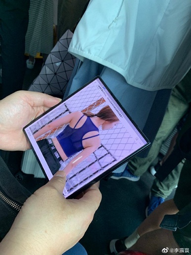 Галерея дня: глава Huawei продемонстрировал изменённый дизайн складного смартфона Mate X