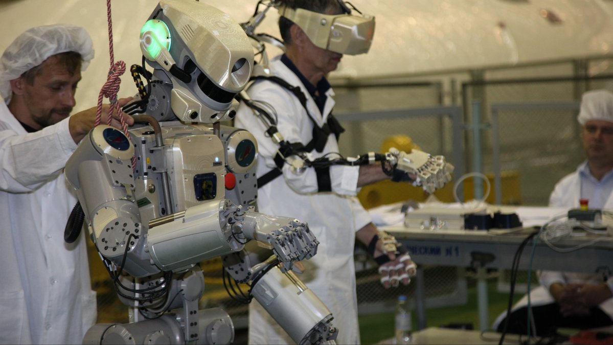 Робот FEDOR (Skybot F-850) учится… открывать бутылку и брать отвертку - 7