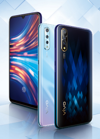 В России представлен смартфон Vivo V17 Neo. Покупателям дарят умные часы и наушники