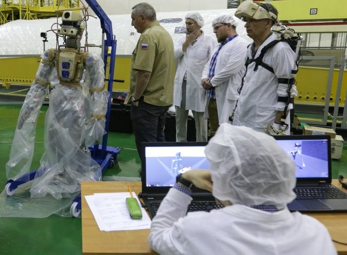 Совет главных конструкторов по российскому сегменту МКС разрешил запуск корабля «Союз МС-14» с роботом FEDOR - 1