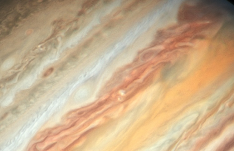 Фото дня: новый взгляд «Хаббла» на Юпитер и его Большое красное пятно