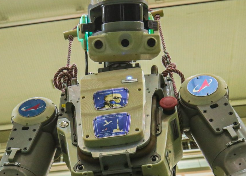 Первые видеокадры с роботом FEDOR (Skybot F-850) с Байконура и его размещение в кресле пилота - 11