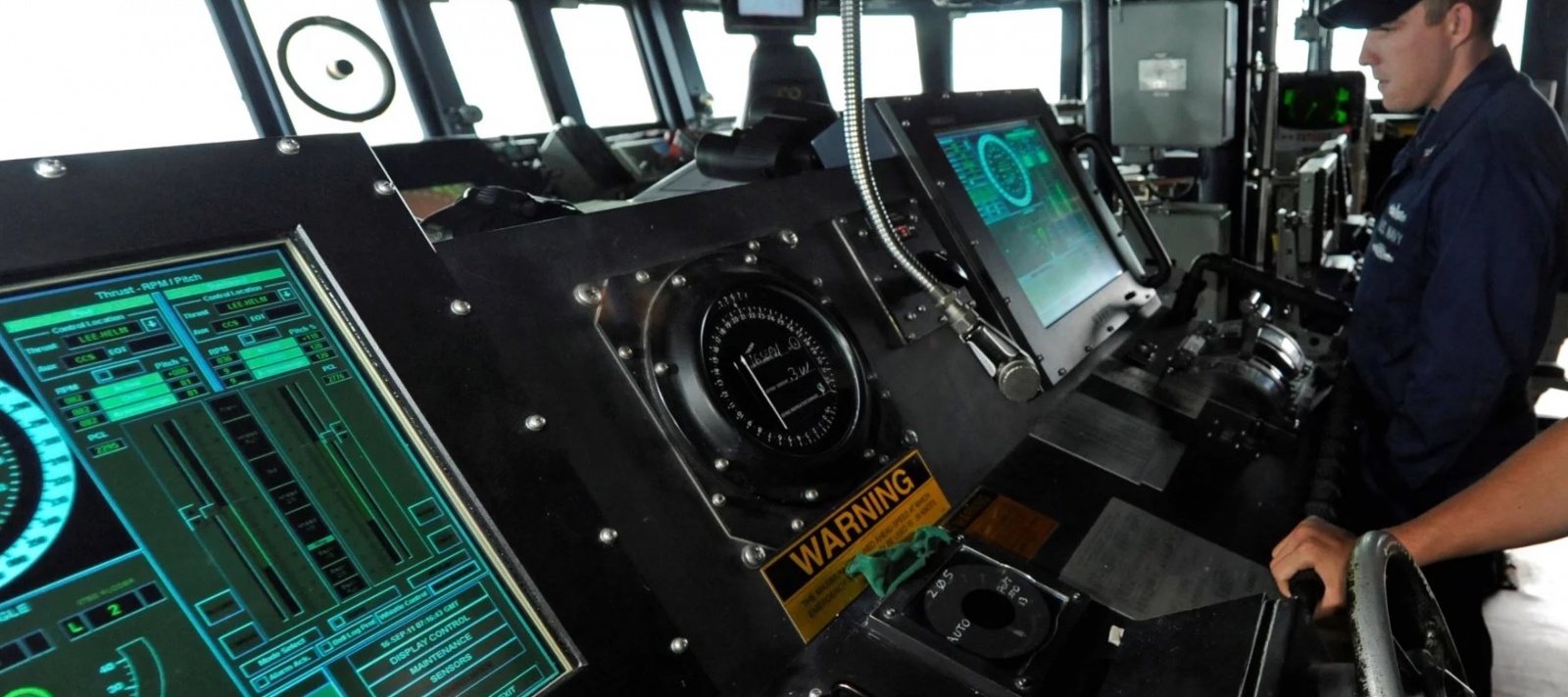 В ВМС США отказываются от использования сенсорных экранов в системах управления боевых кораблей - 1