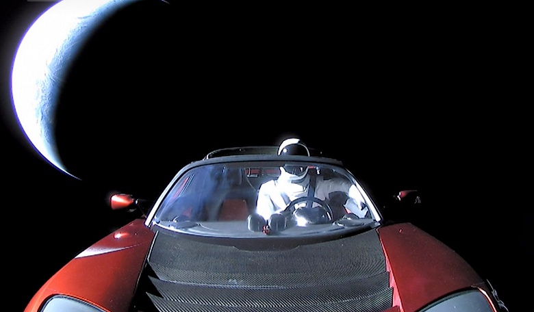Манекен Tesla Starman завершил свой первый оборот вокруг Солнца