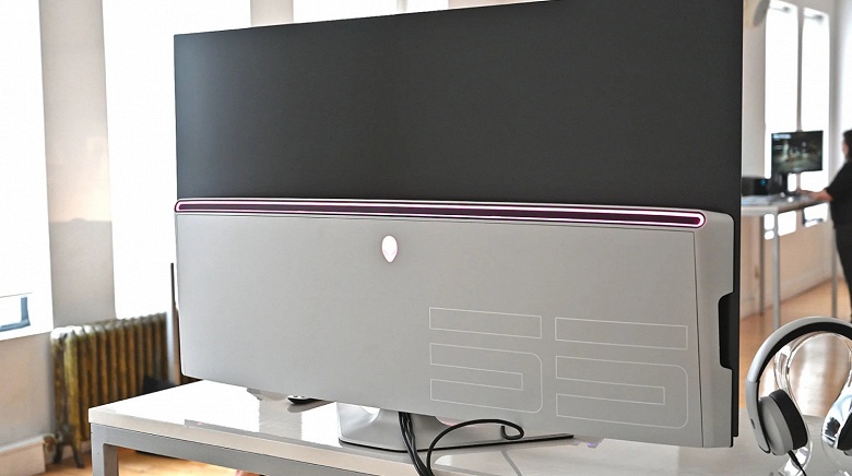 Огромный игровой монитор Alienware 55 OLED Gaming Monitor оценили в... 4000 долларов
