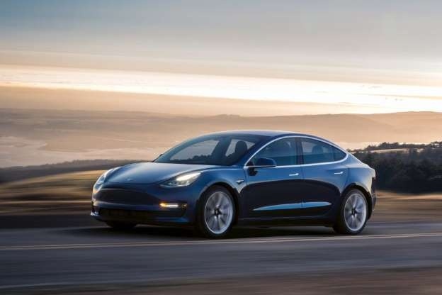 Сингапур отверг рекламируемый Tesla «электрический образ» жизни