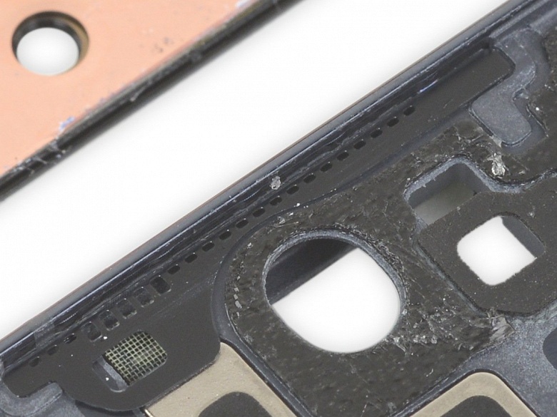 Детективная история с поиском громкоговорителя и всего 3 балла за ремонтопригодность: в iFixit разобрали Samsung Galaxy Note10+ 5G