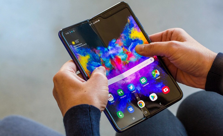Смартфон Samsung Galaxy Fold со сгибающимся экраном поступит в продажу 5 сентября