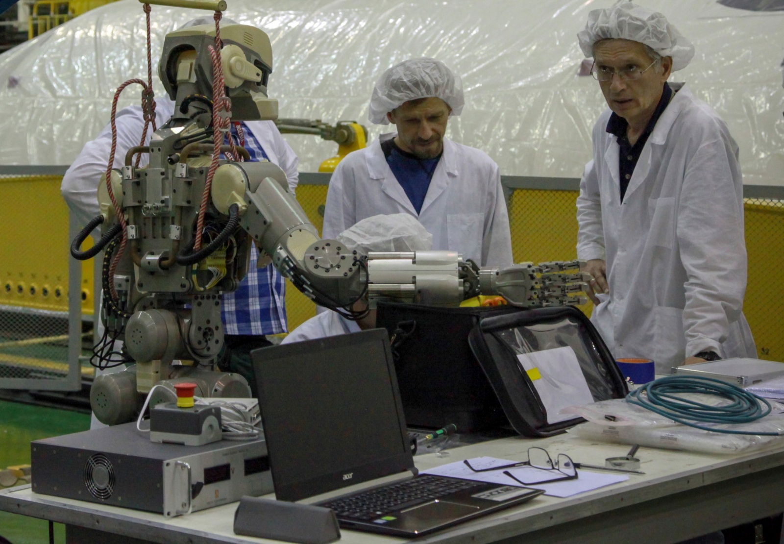Робот FEDOR — много фото и даже видео с МКС, подготовка космонавта-оператора и первые испытания робота - 15
