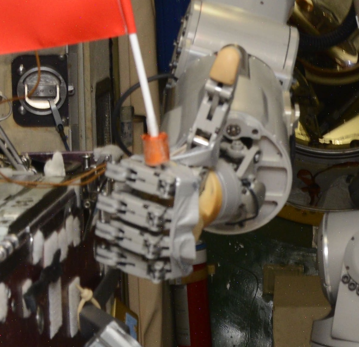 Робот FEDOR — много фото и даже видео с МКС, подготовка космонавта-оператора и первые испытания робота - 16