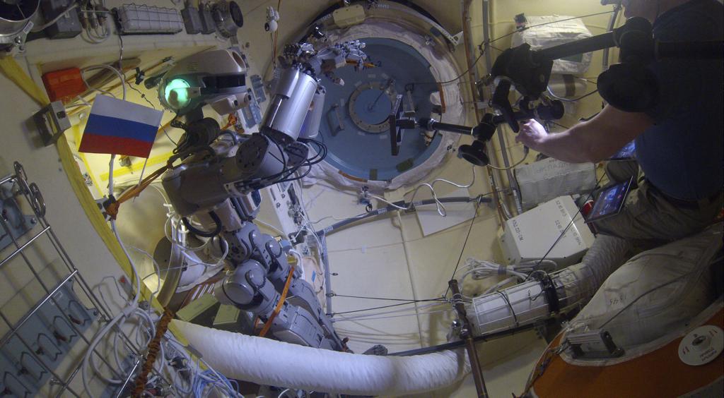 Робот FEDOR — много фото и даже видео с МКС, подготовка космонавта-оператора и первые испытания робота - 26