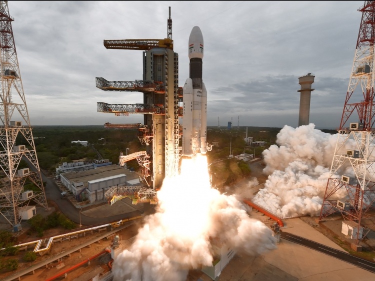 Индия потеряла связь с посадочным лунным модулем миссии «Чандраян-2»