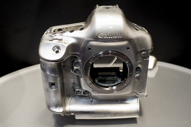 Появились предварительные спецификации Canon EOS-1D X Mark III