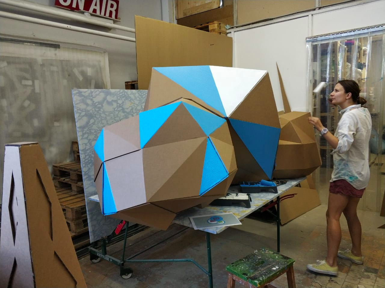 Пятиметровое оригами, или Как построить футуристический город из картона - 11
