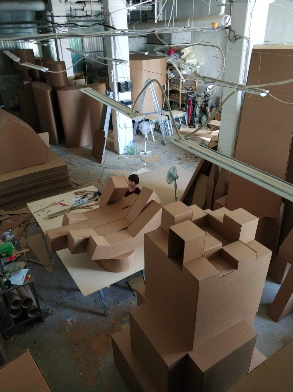 Пятиметровое оригами, или Как построить футуристический город из картона - 4