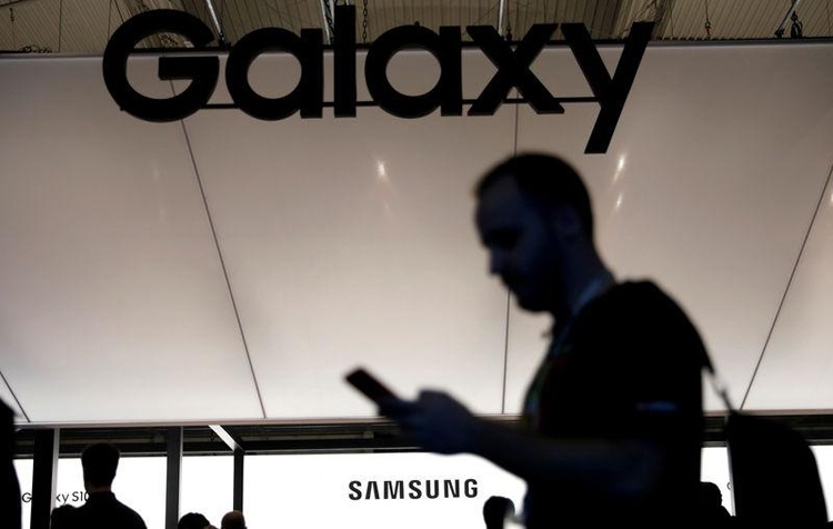 Появление смартфона Samsung с подэкранной камерой ожидается в 2020 году