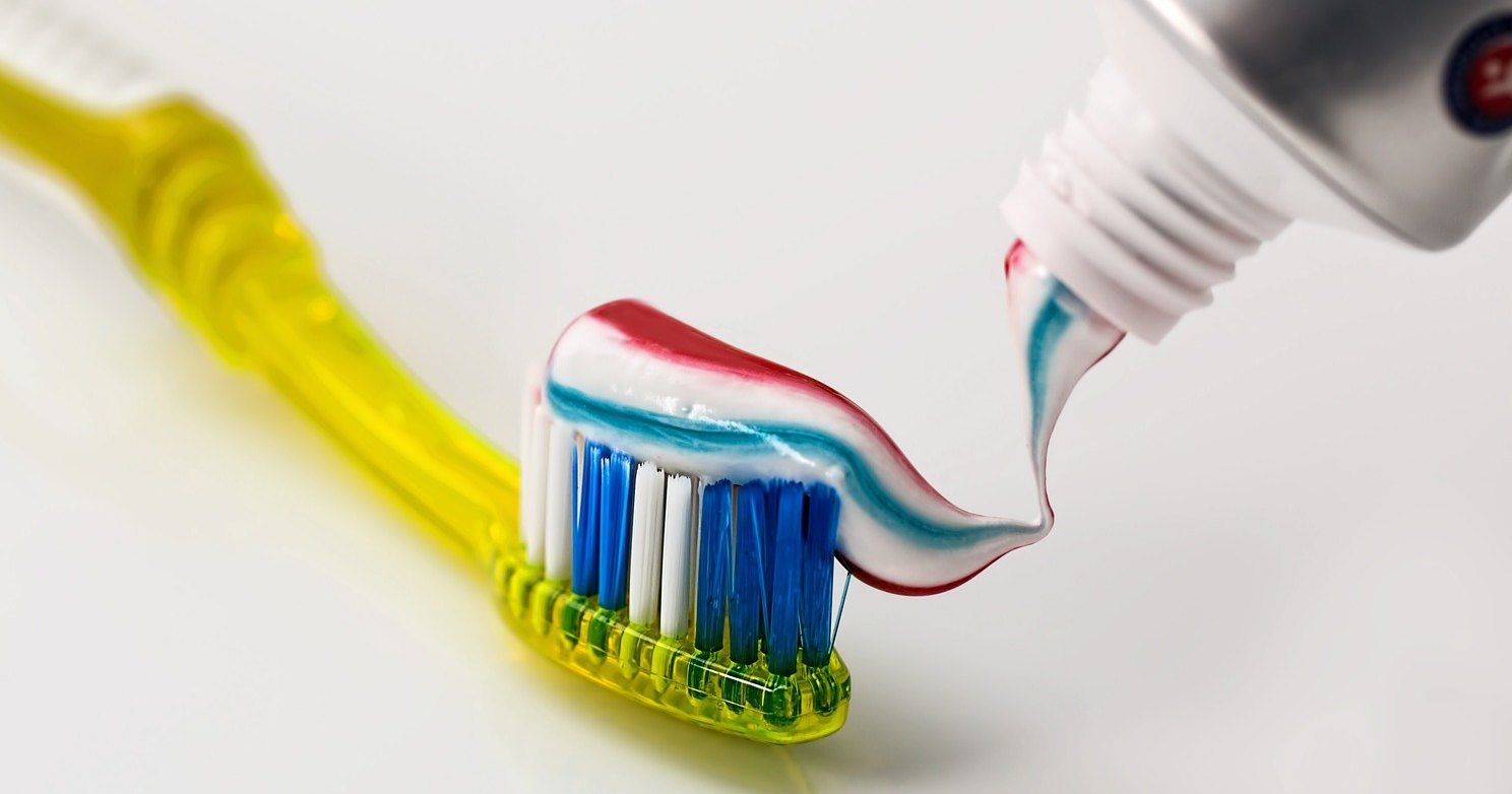 Почему после чистки зубов меняется вкус продуктов