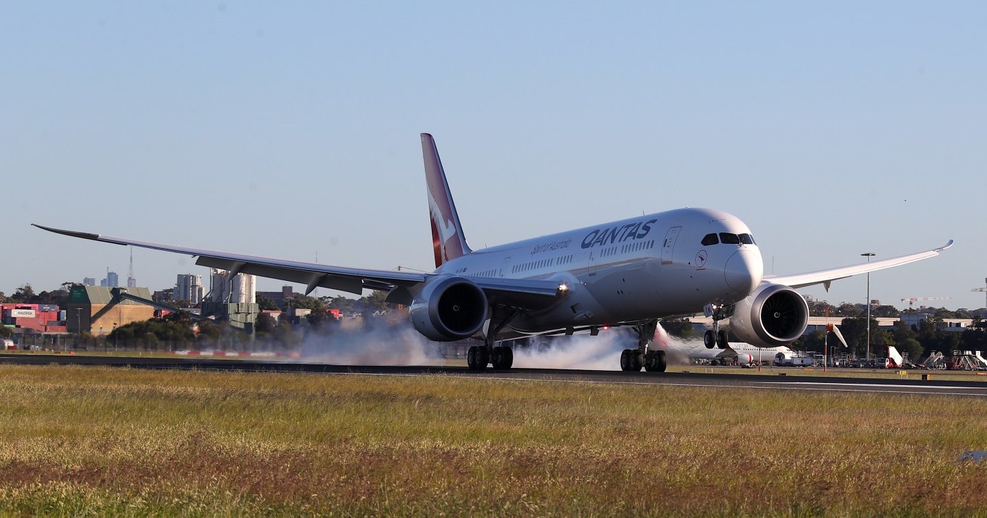 Самолет Qantas выполнил рекордный 19-часовой беспосадочный перелет
