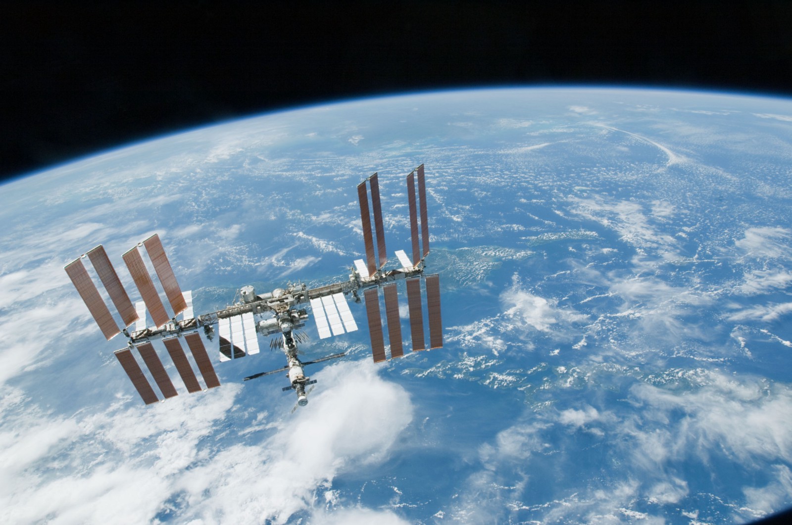 «Роскосмос» построит два дополнительных корабля «Союз» по просьбе американских космонавтов - 1