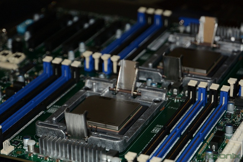 Процессоры Intel используются в 470 системах списка TOP500