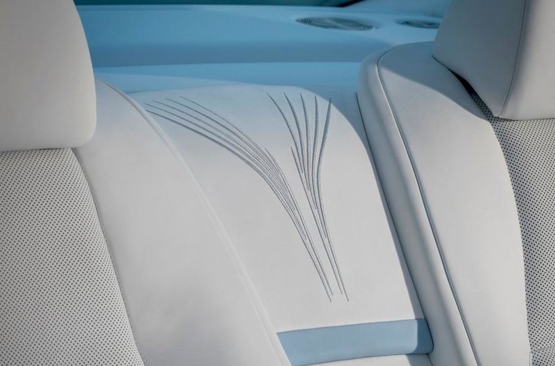 Посмотрите на самую детальную вышивку в истории Rolls-Royce