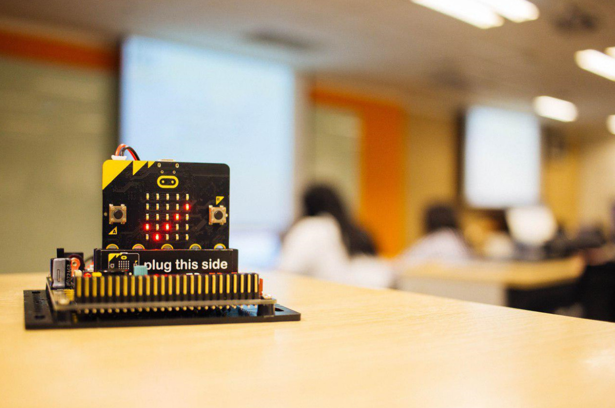 Сравниваем micro:bit с Arduino. И как получить micro:bit бесплатно, если ты не английский школьник? - 1
