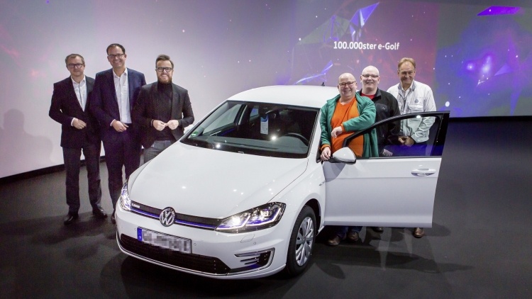 Продажи электромобиля Volkswagen e-Golf превысили рубеж в 100 000 штук