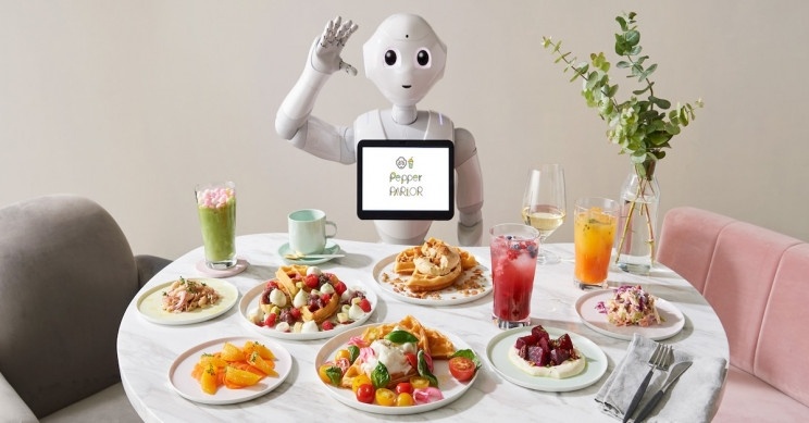 В Токио открыли кафе, где трудятся роботы Pepper и обычные официанты
