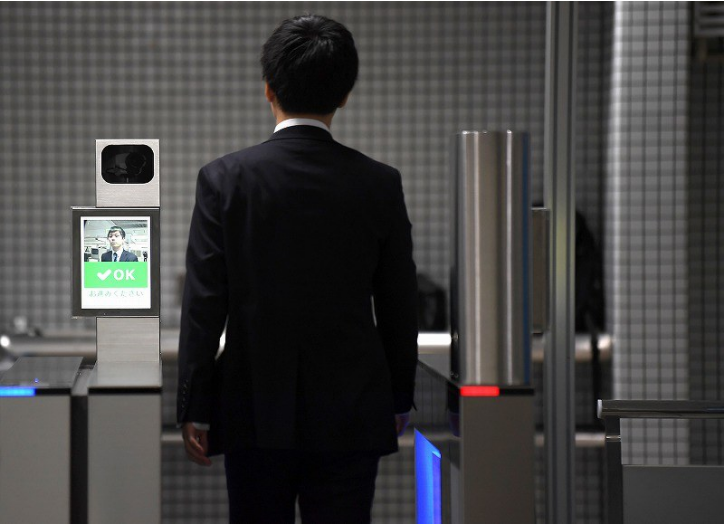 В метро города Осака началось тестирование турникетов, использующих технологию распознавания лиц - 1