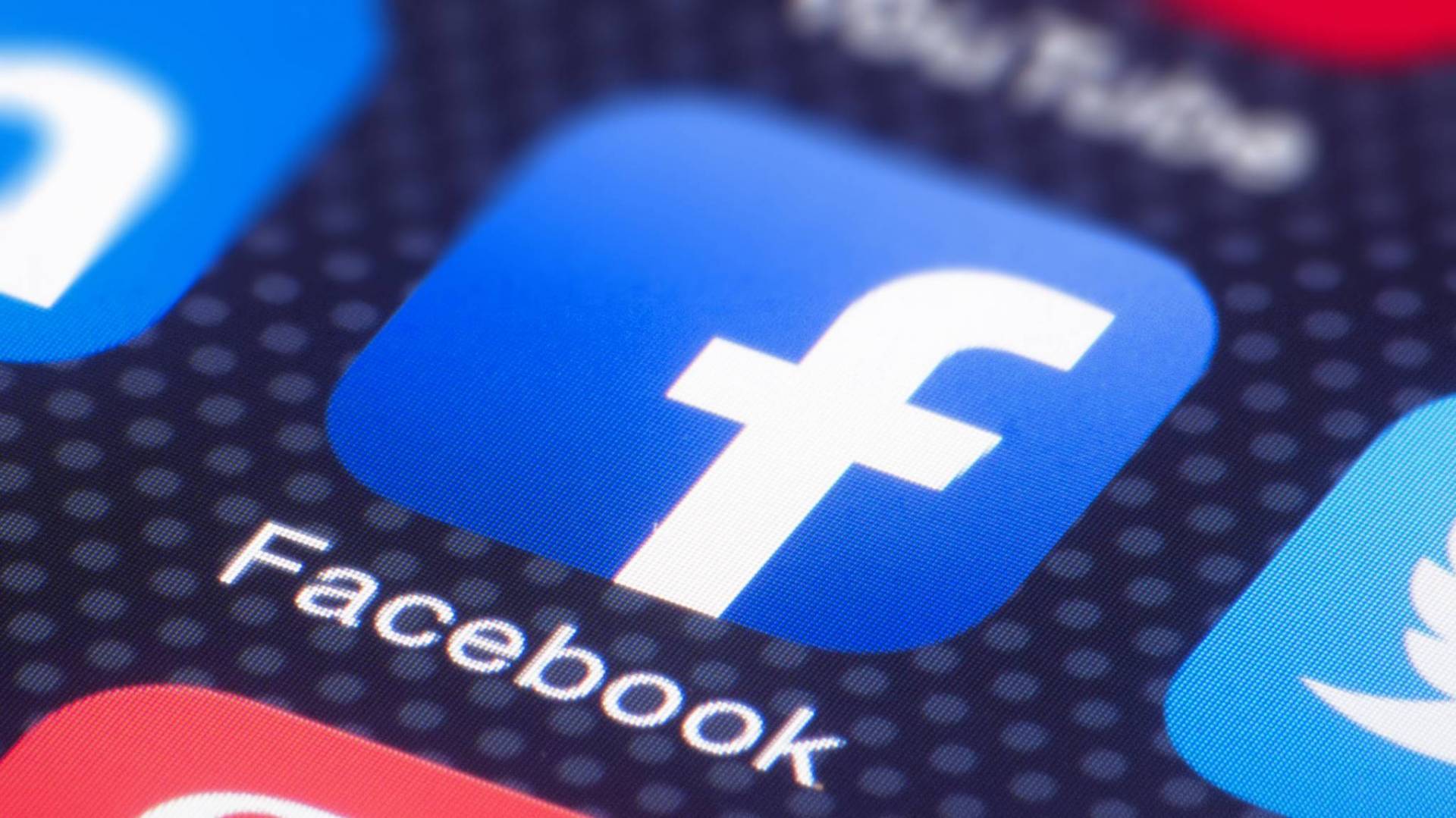 Facebook удалил сотни аккаунтов со сгенерированными ИИ аватарками - 1