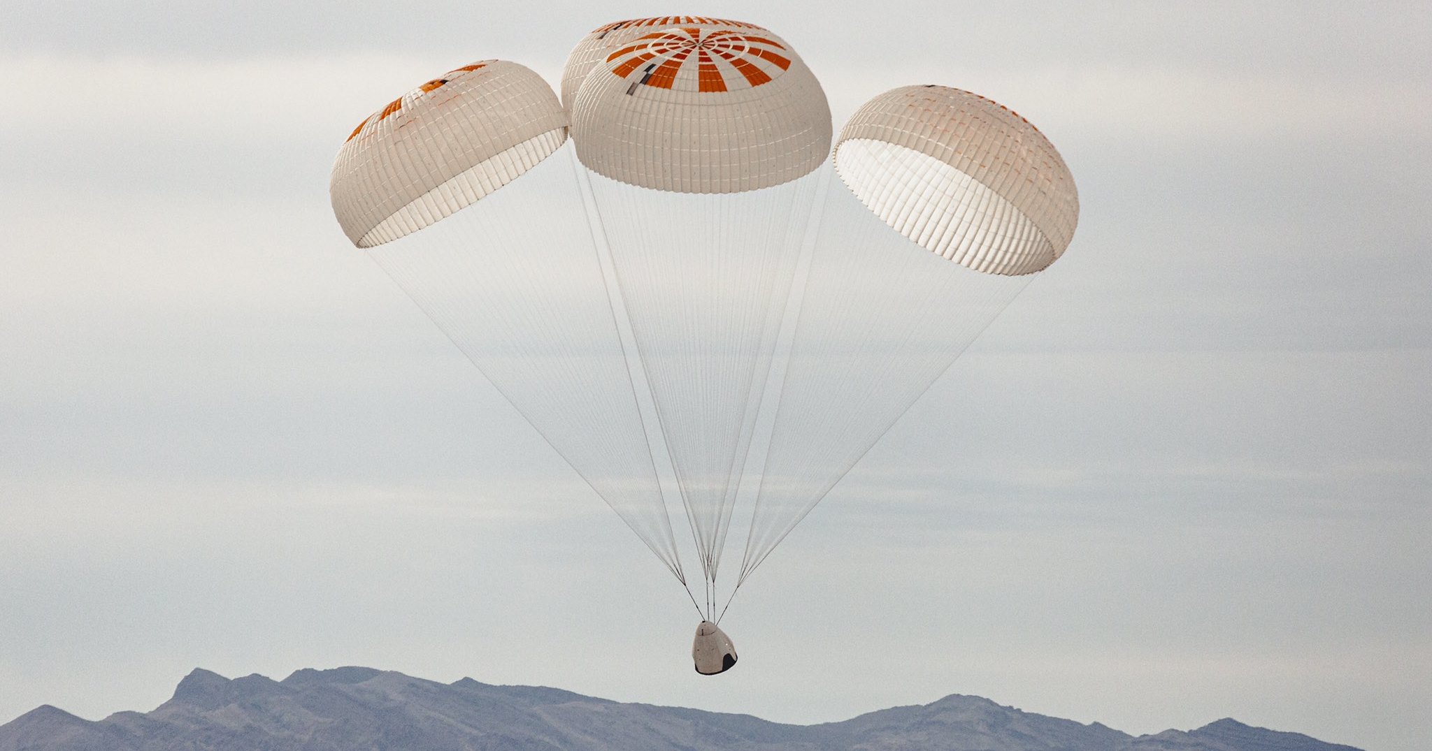 SpaceX закончила испытания парашютов