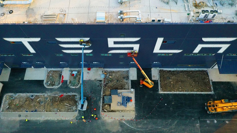 Tesla отгрузит первые 15 электромобилей Model 3, изготовленных в Шанхае, 30 декабря
