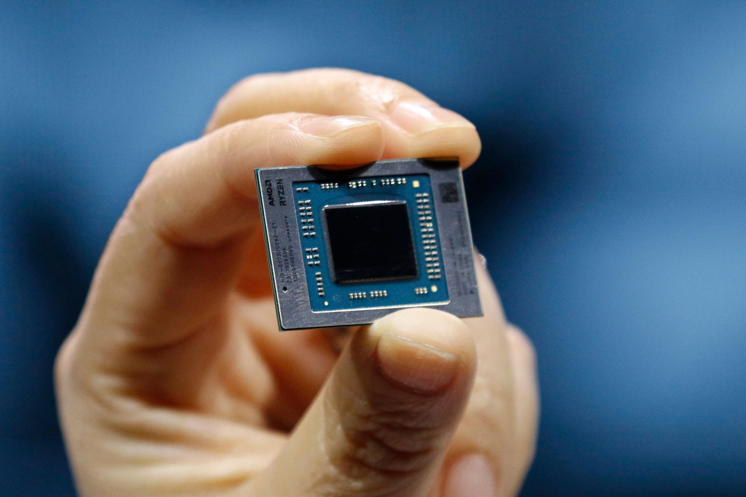 На CES 2020 AMD представила 64-ядерный десктопный Ryzen Threadripper 3990X, видеокарту Radeon RX 5600 и мобильные CPU - 8