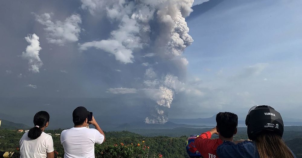 Извержение вулкана Тааль на Филипппинах: катастрофа в прямом эфире