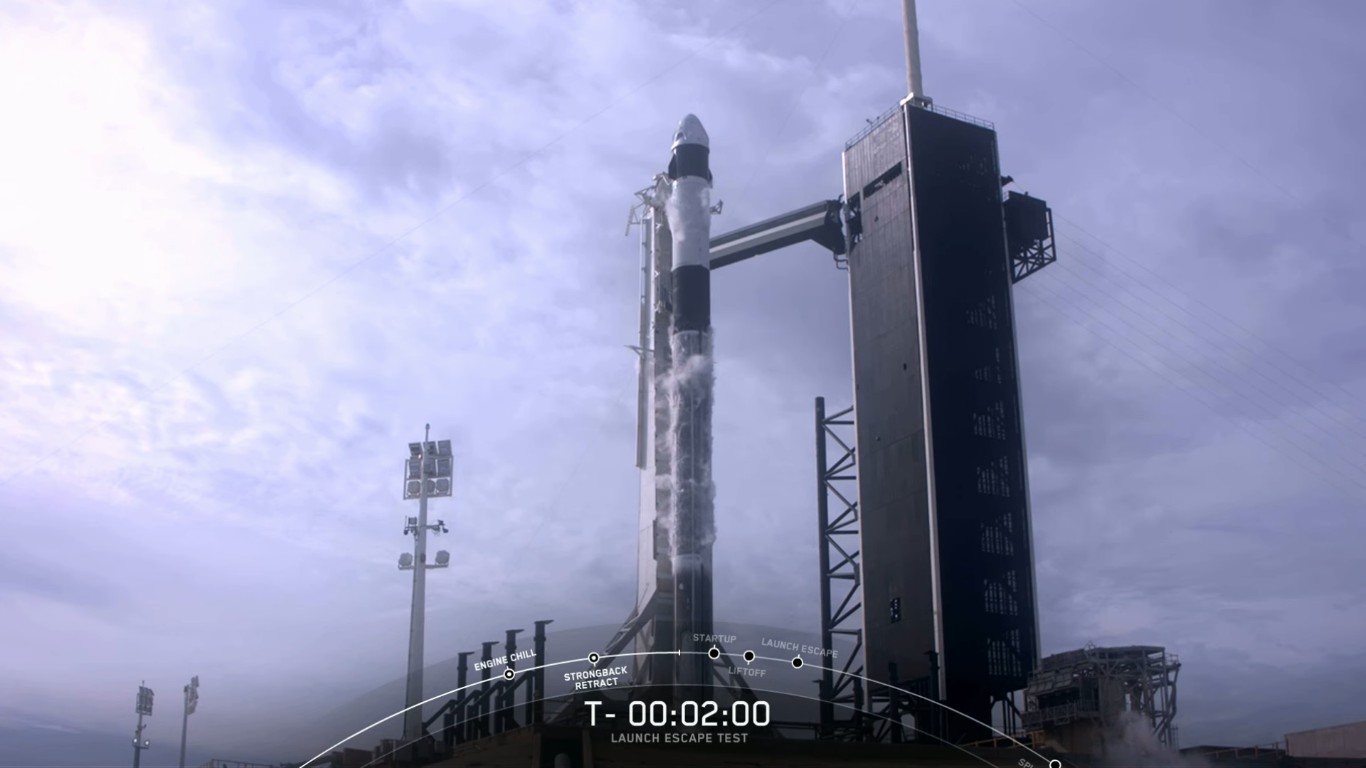 SpaceX успешно провела испытание системы спасения корабля Crew Dragon - 10