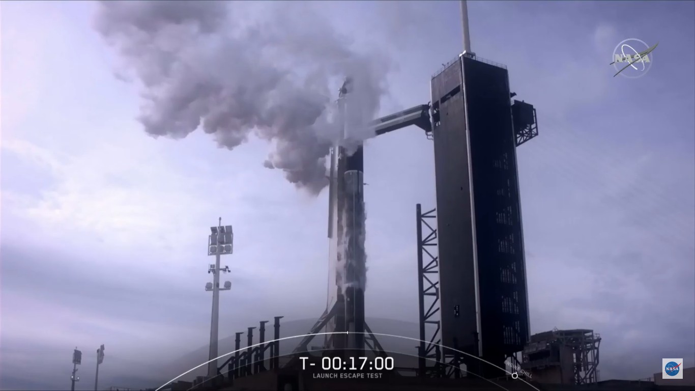 SpaceX успешно провела испытание системы спасения корабля Crew Dragon - 7