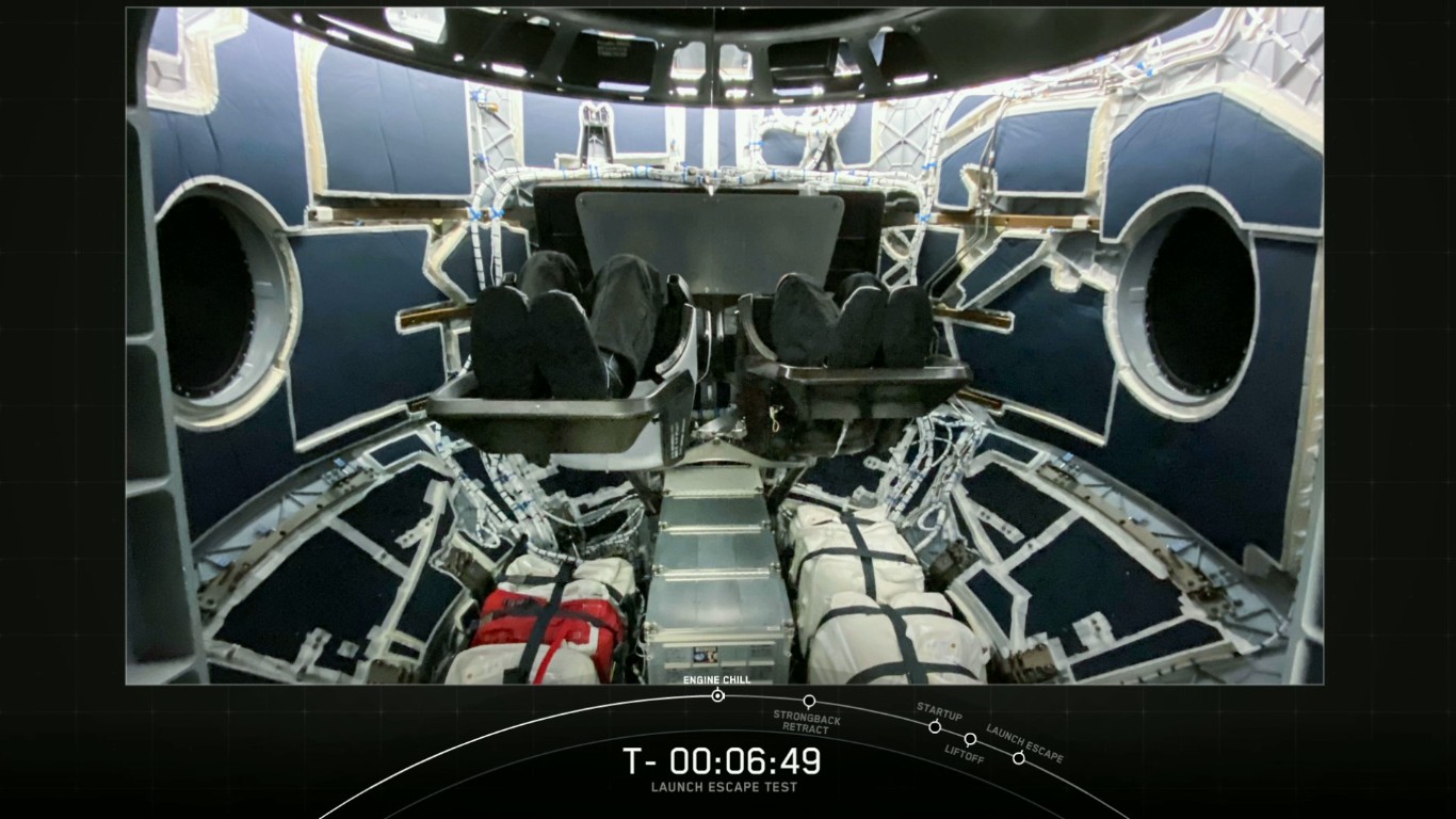 SpaceX успешно провела испытание системы спасения корабля Crew Dragon - 9