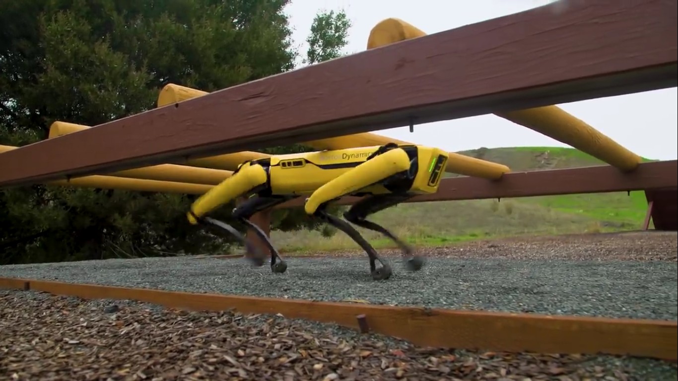 Адам Севидж начал годовое тестирование робота Boston Dynamics Spot на YouTube-канале Tested - 20
