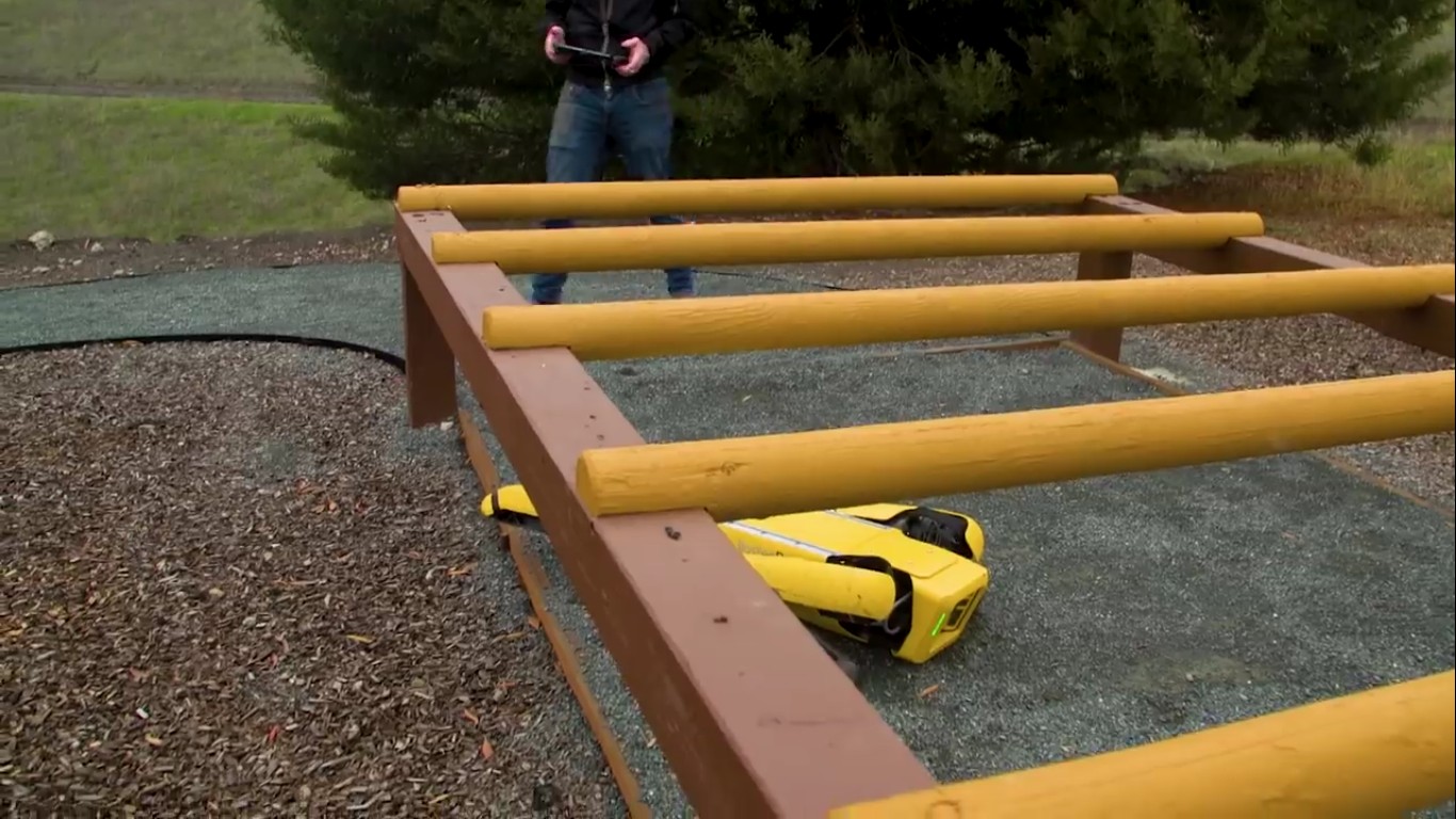 Адам Севидж начал годовое тестирование робота Boston Dynamics Spot на YouTube-канале Tested - 21