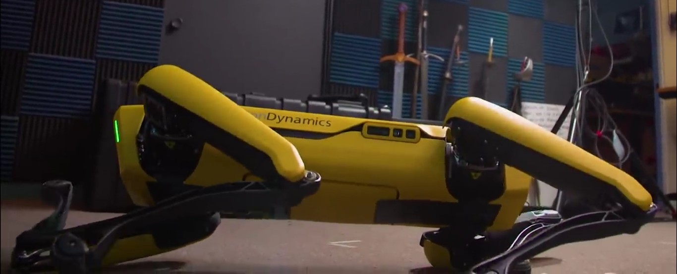 Адам Севидж начал годовое тестирование робота Boston Dynamics Spot на YouTube-канале Tested - 4