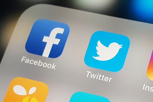 Российские власти завели дело на Facebook и Twitter
