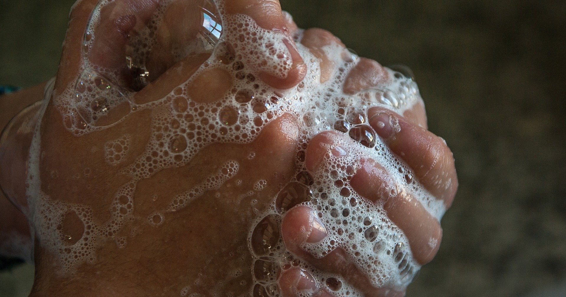 Вымойте руки: какие предметы опасны для здоровья