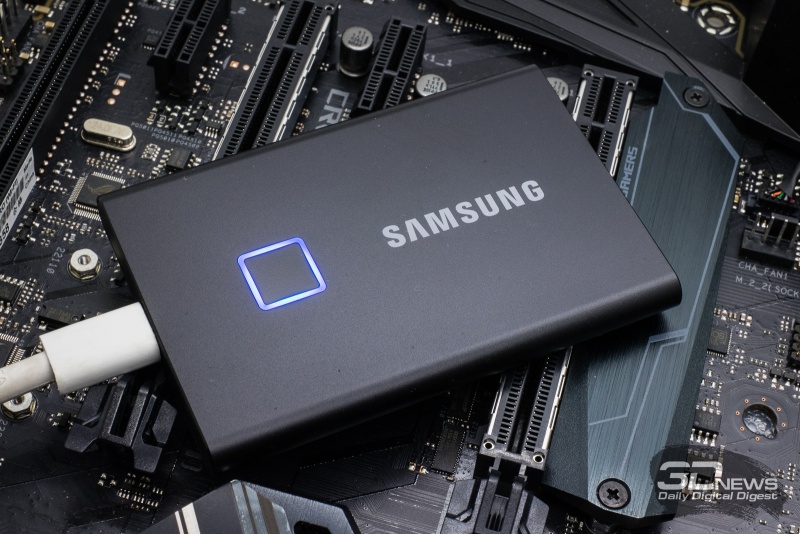 Новая статья: Обзор внешнего SSD-накопителя Samsung T7 Touch: немного быстрее, гораздо удобнее