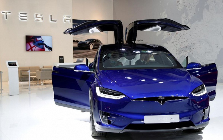 Tesla отзывает электромобили Model X в Китае