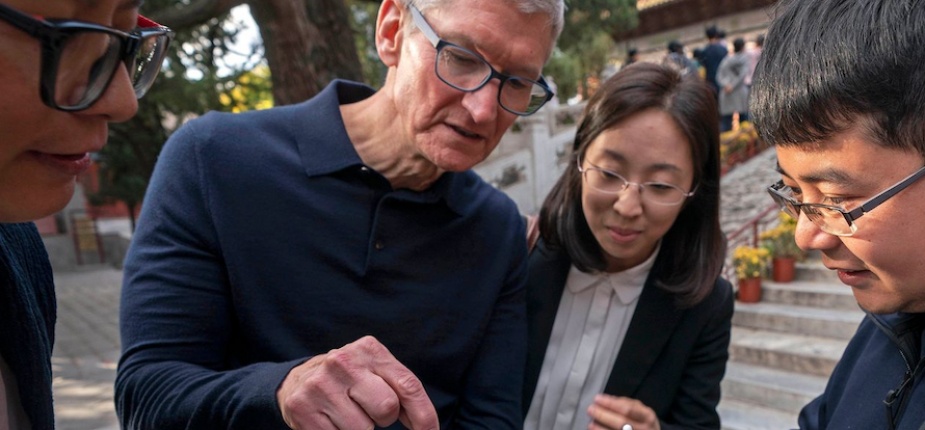Apple закрывает все свои магазины за пределами Китая - 1