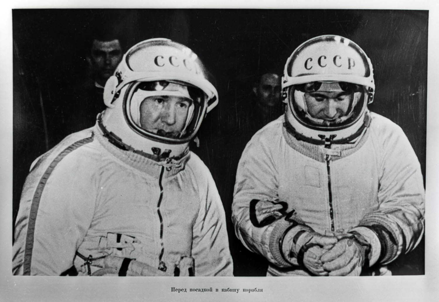 Роскосмос опубликовал бортовой журнал Леонова о первом выходе в открытый космос и полетные документы корабля «Восход-2» - 1