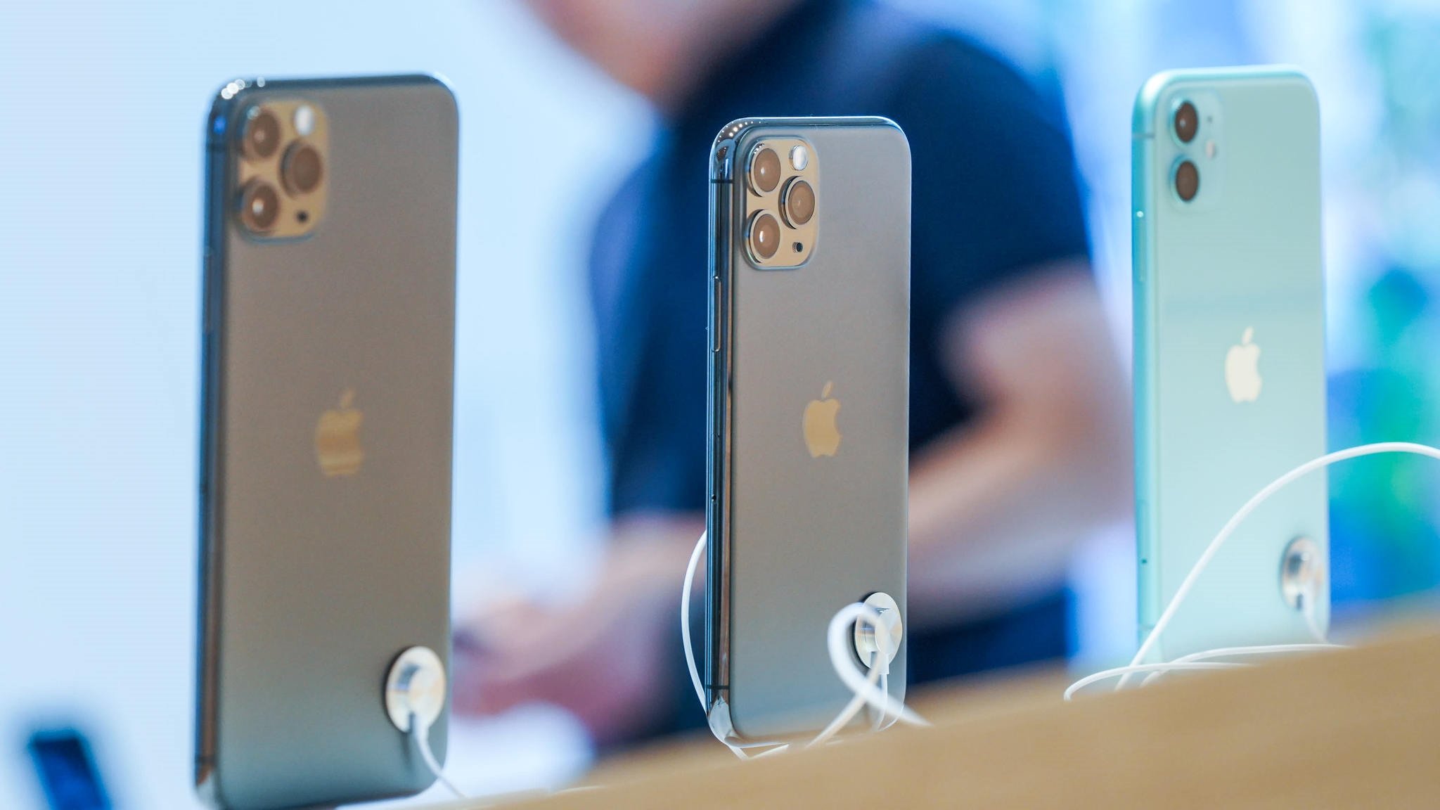 Apple ограничила онлайн-продажи iPhone двумя экземплярами одной модели на человека - 1